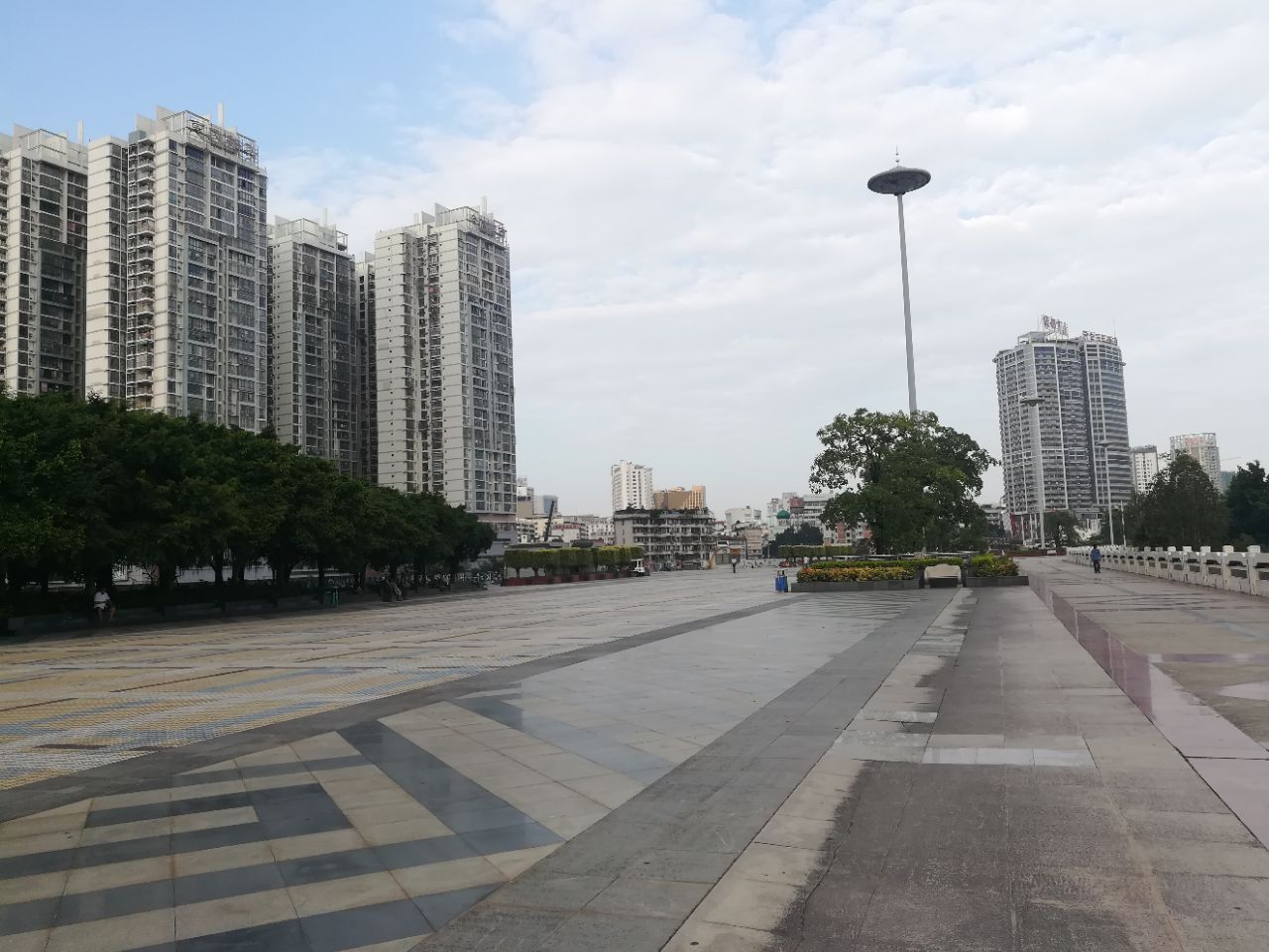 【携程攻略】南宁民族广场景点,南宁市的最为著名的广场，广场北面为广西人民大会堂，东面为广西艺术…