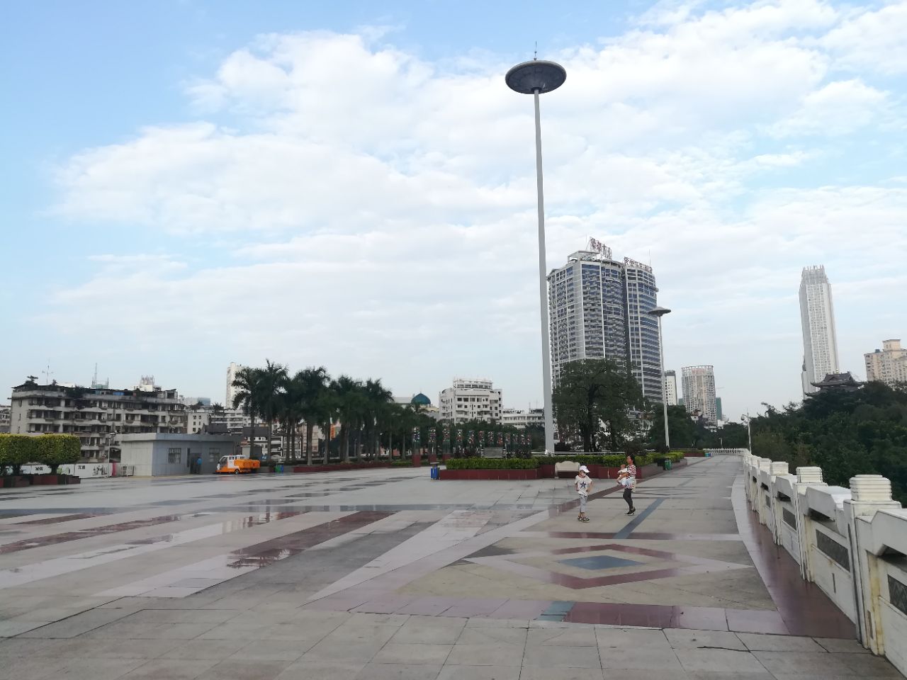 西彭民生广场图片