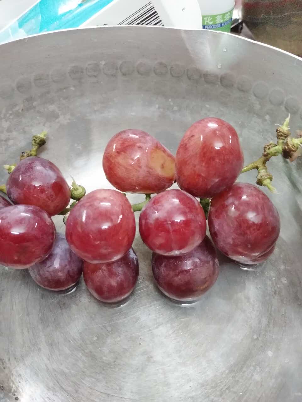 提子的肉挺脆的,甜度适中,就是皮有点厚.总体还不错.