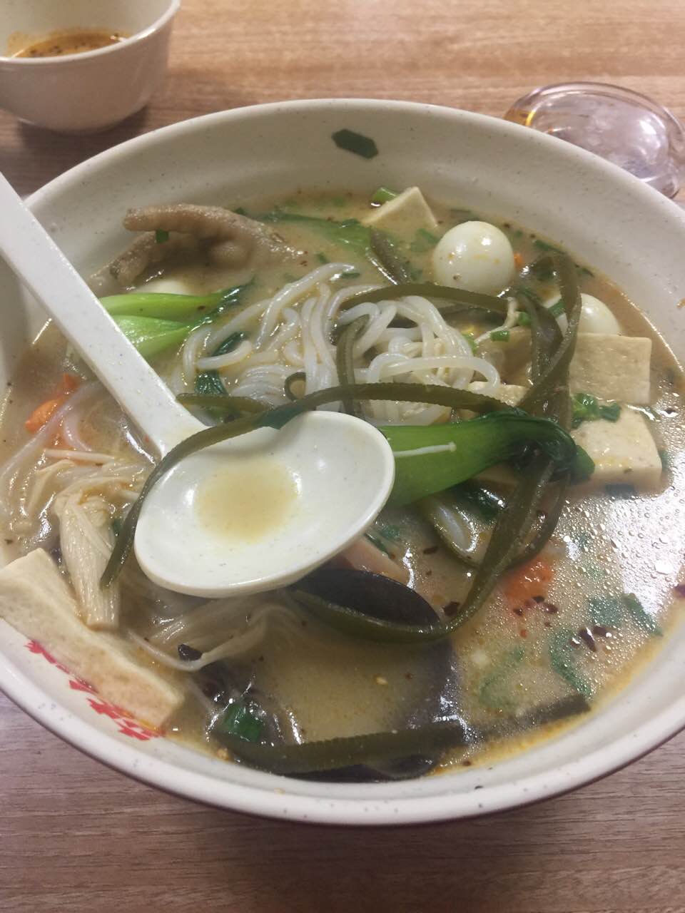 辣么疯狂双骨瓦罐麻辣烫