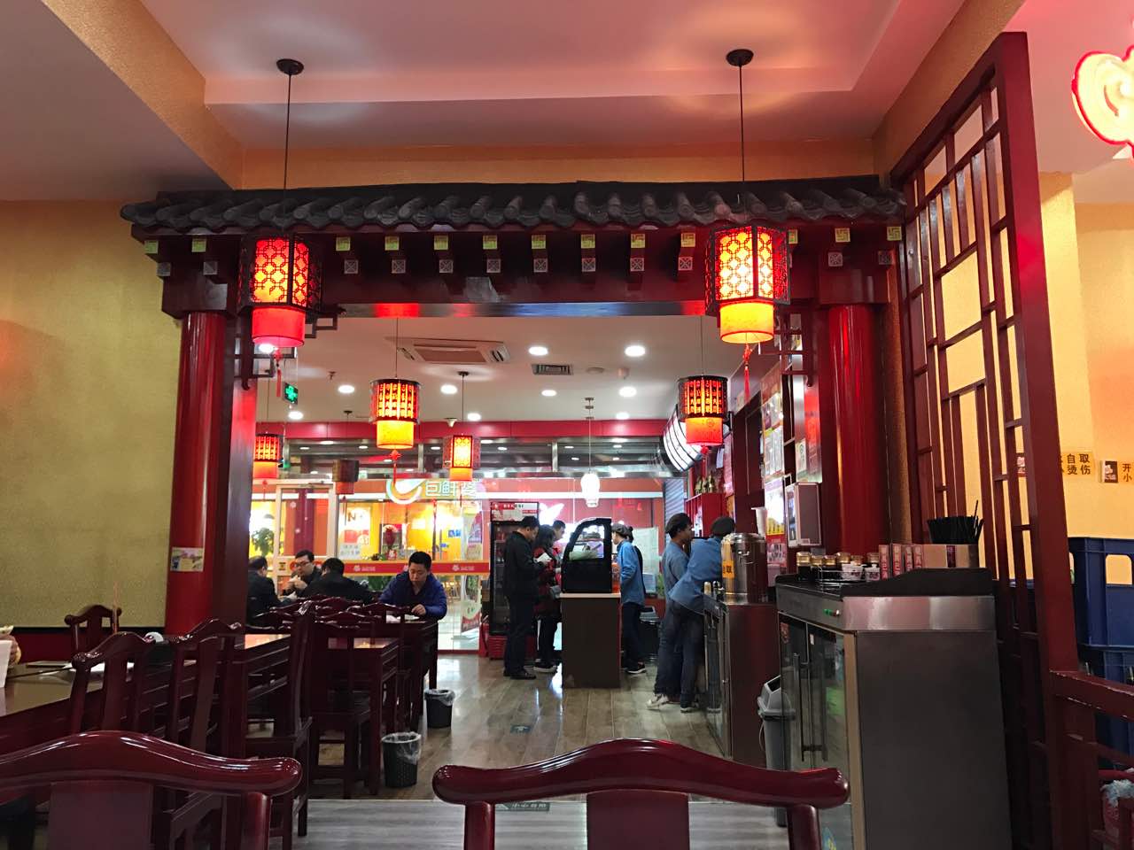 2021秦唐味道(唐人街购物广场店)美食餐厅,服务周到 中午人不多 上菜