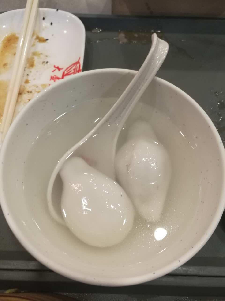 非常大的汤圆推荐鲜肉和豆沙馅儿 大口吃的太爽了哈哈