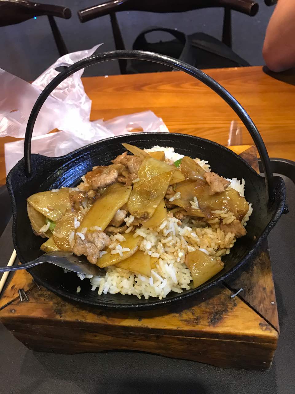 土家风味吊锅饭