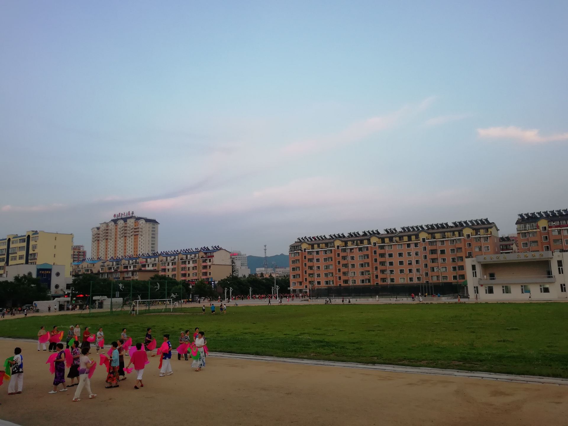 > 火连窝棚 共 1 张 火连窝棚 暂无评分 景点地址 哈尔滨市-五常市