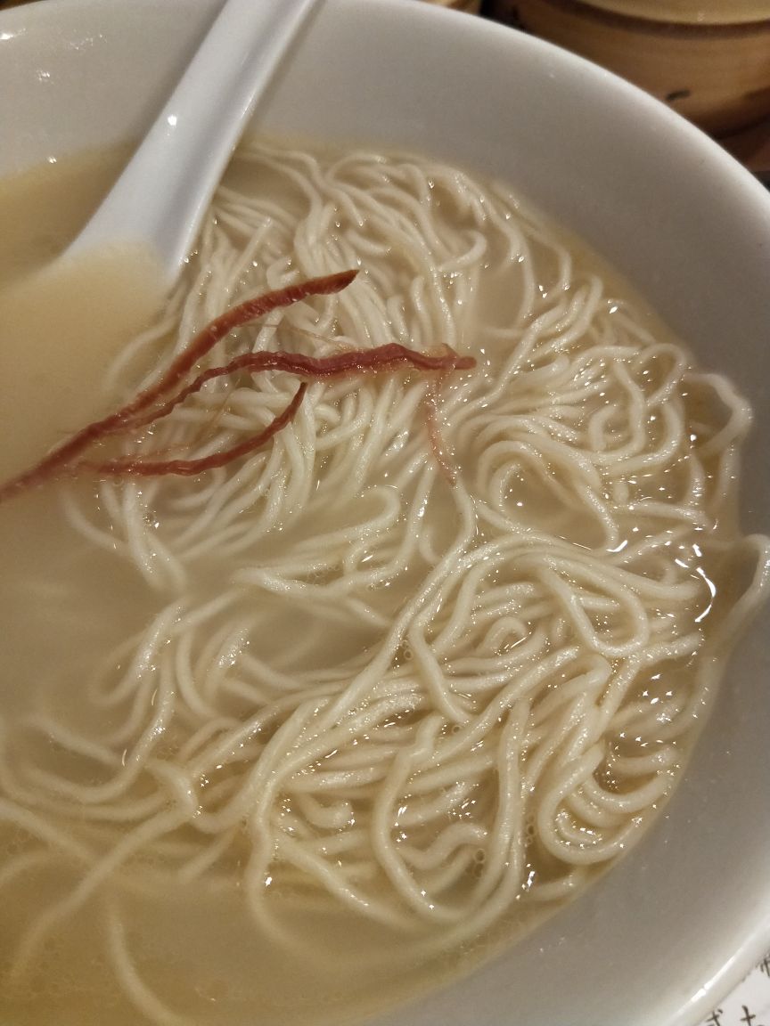 2022大热高汤面美食餐厅,【环境】 门口比较大的字写着.