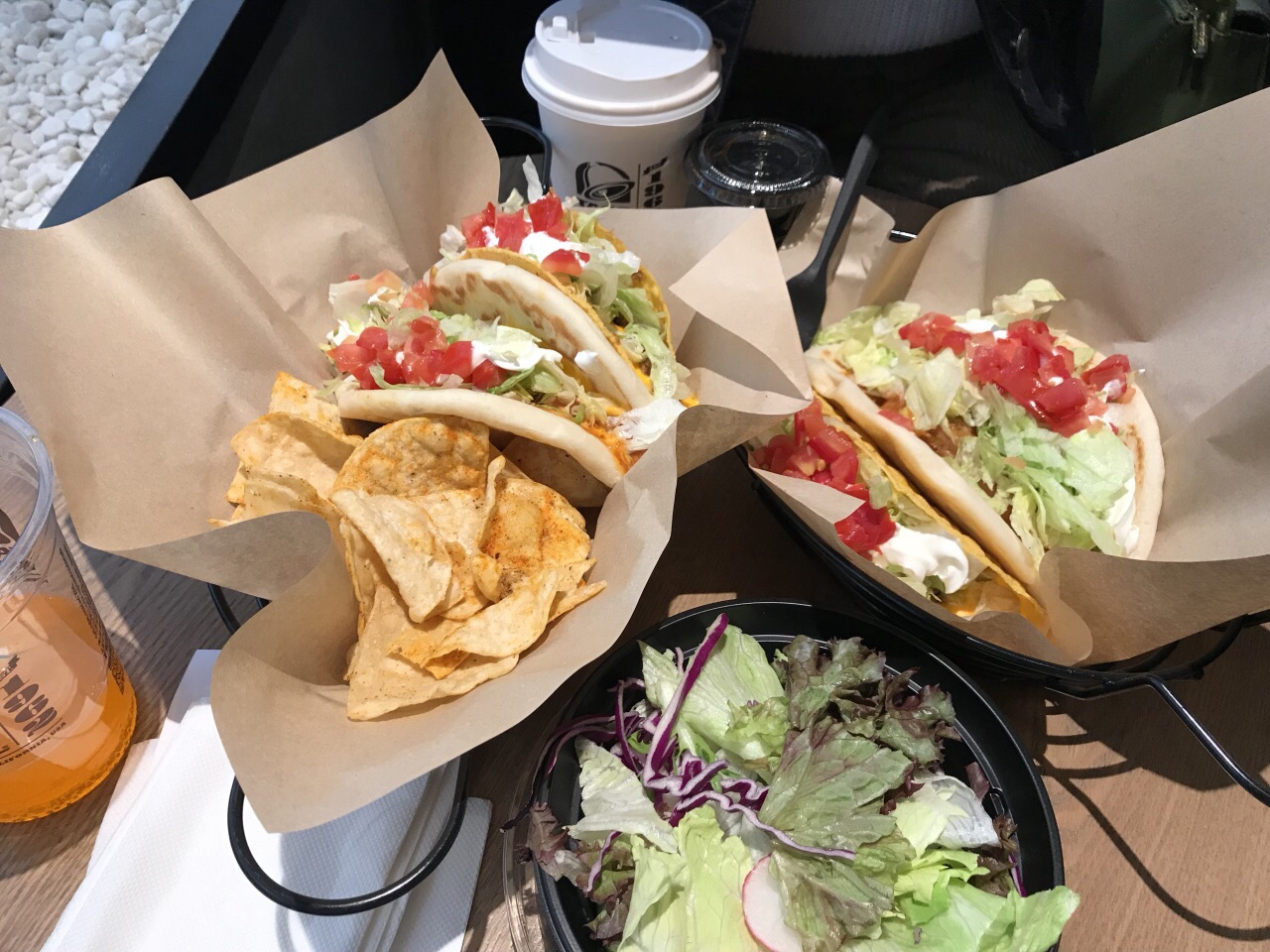 【携程美食林】上海taco bell 塔可贝尔(丰盛里店)餐馆,环境很mexican