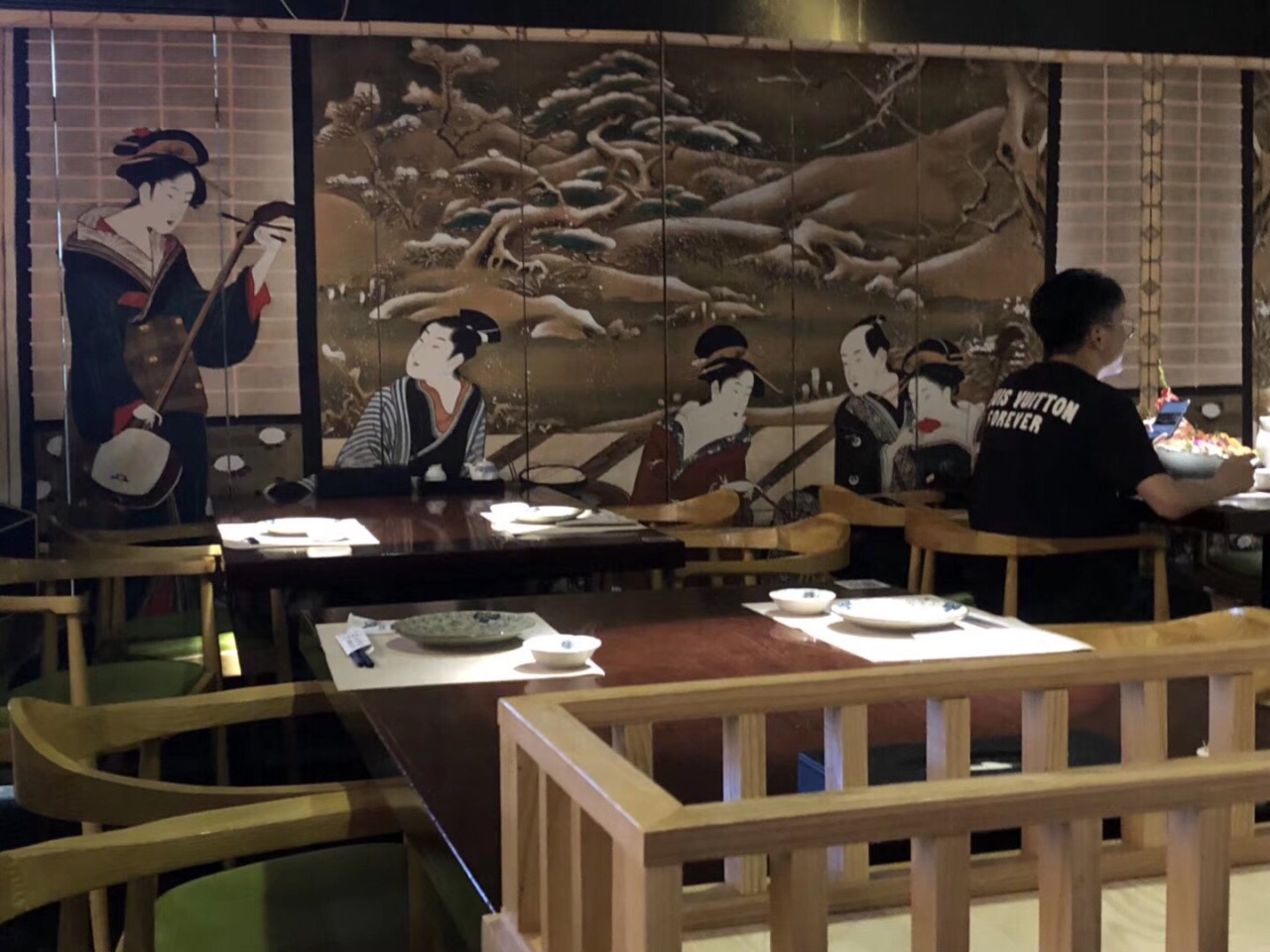 携程美食林 东京nihon Ichi餐馆 居酒屋 酒有点小贵 但刺身和寿司还挺实惠 进门要脱鞋 很有日式风