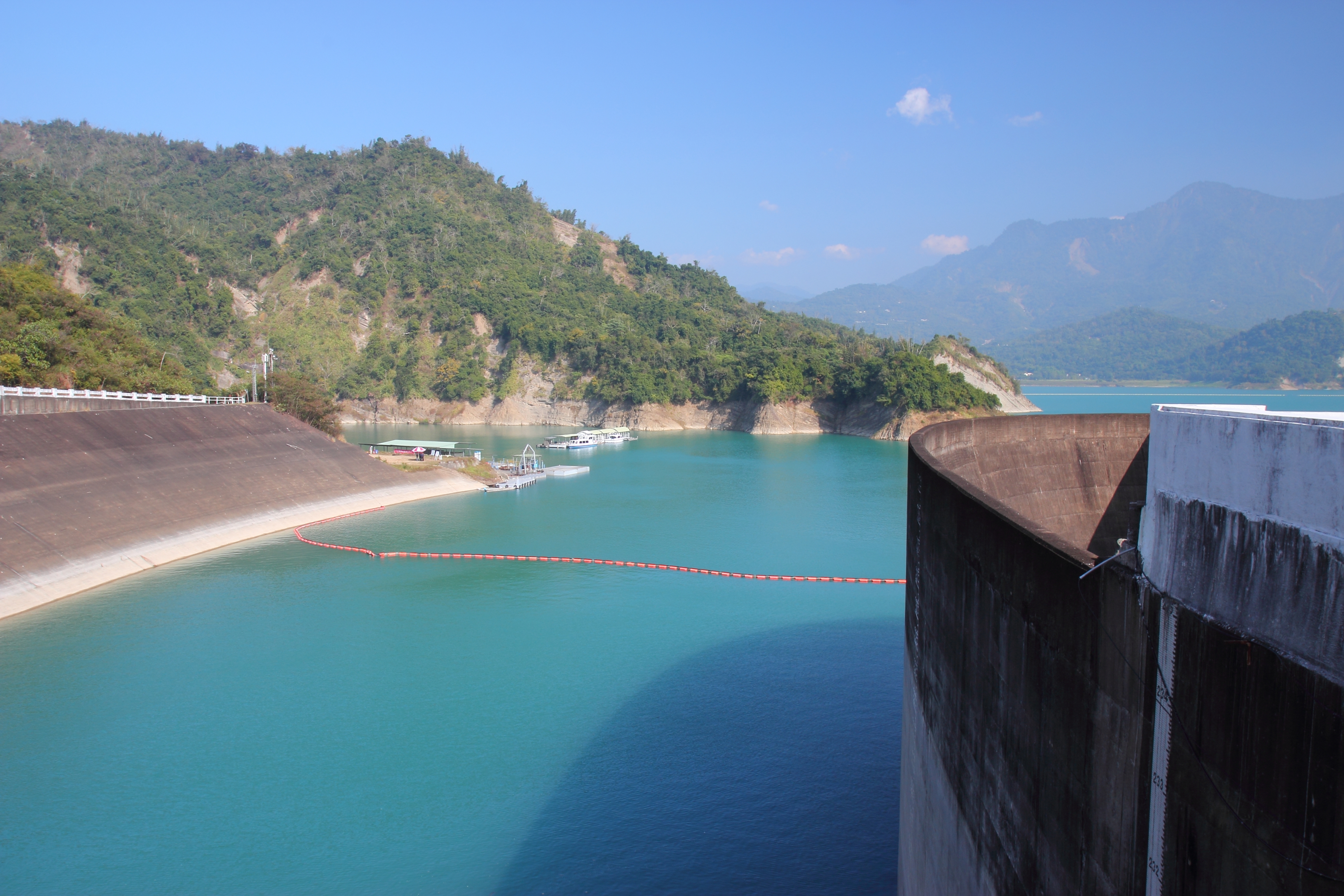 曾文水库纪念碑