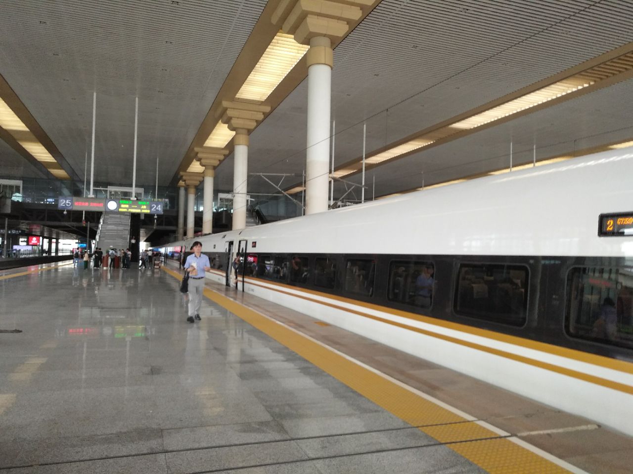 南京火车站站台图片