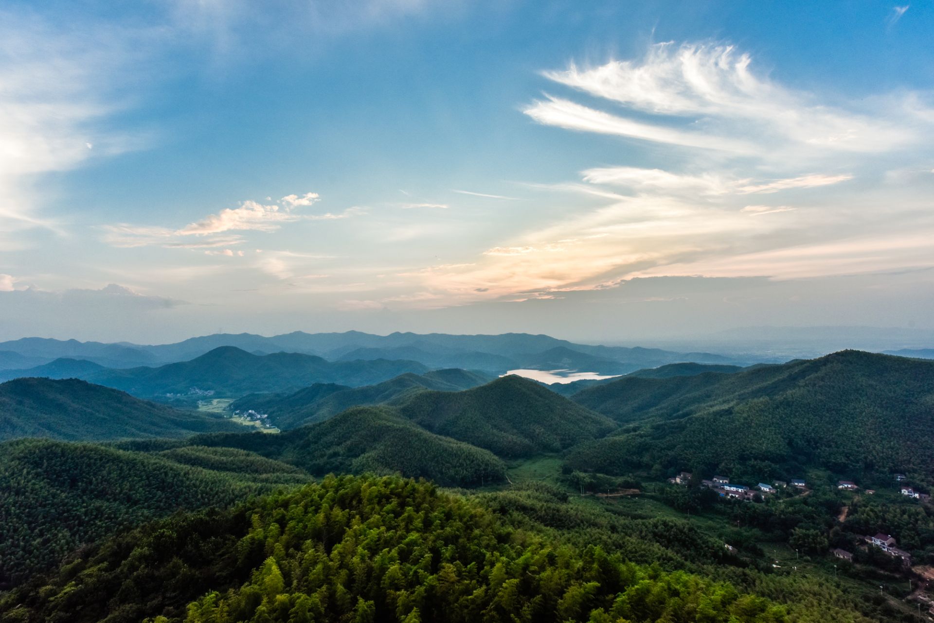 石佛山是蘇皖兩省交界最具特色的自然景觀,因石頭宛如佛像而得名