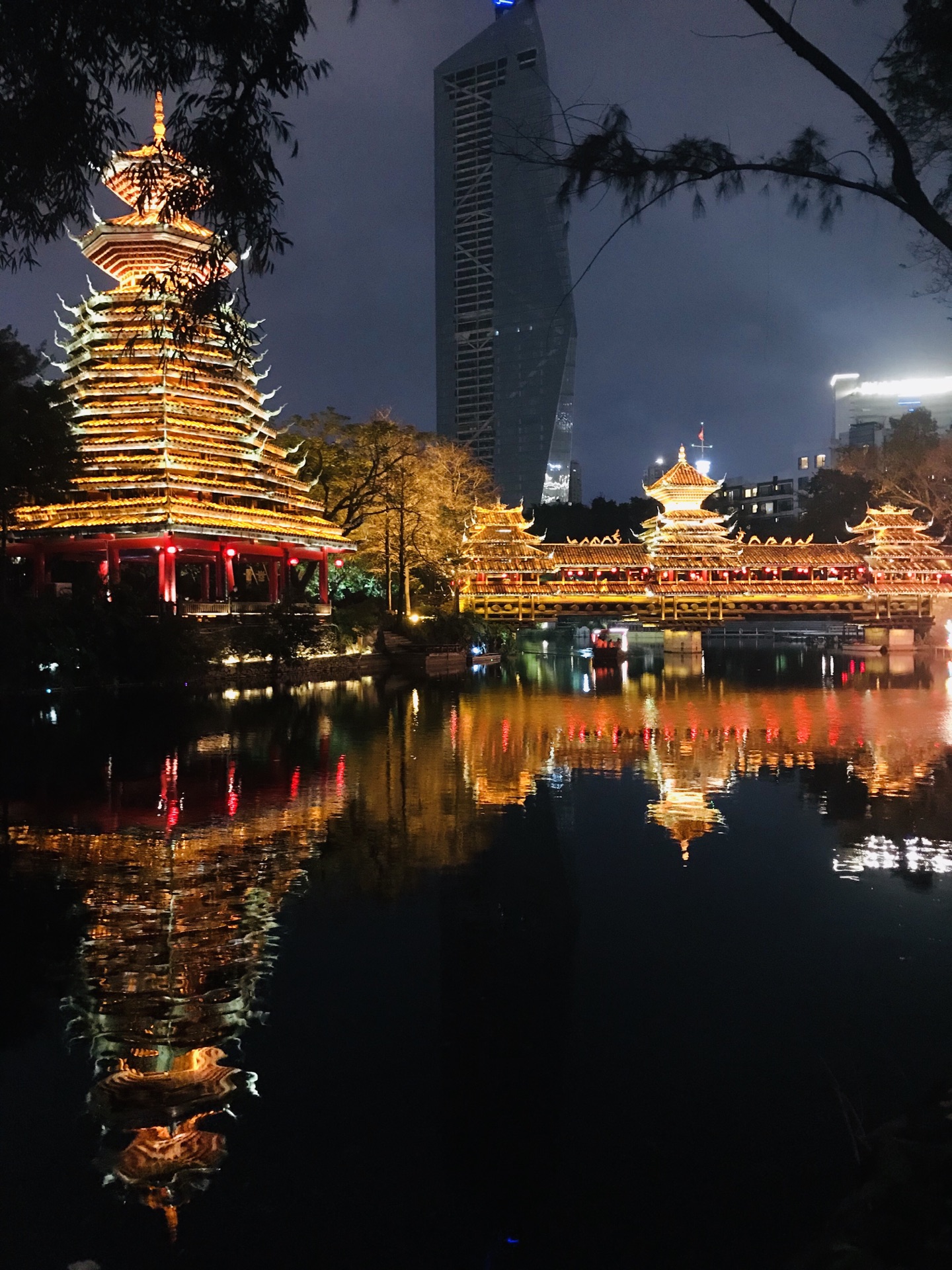 【携程攻略】深圳锦绣中华民俗村景点,内含夜场提示。 锦绣中华，世界之窗的兄弟景点，同为华侨城的旅游项…