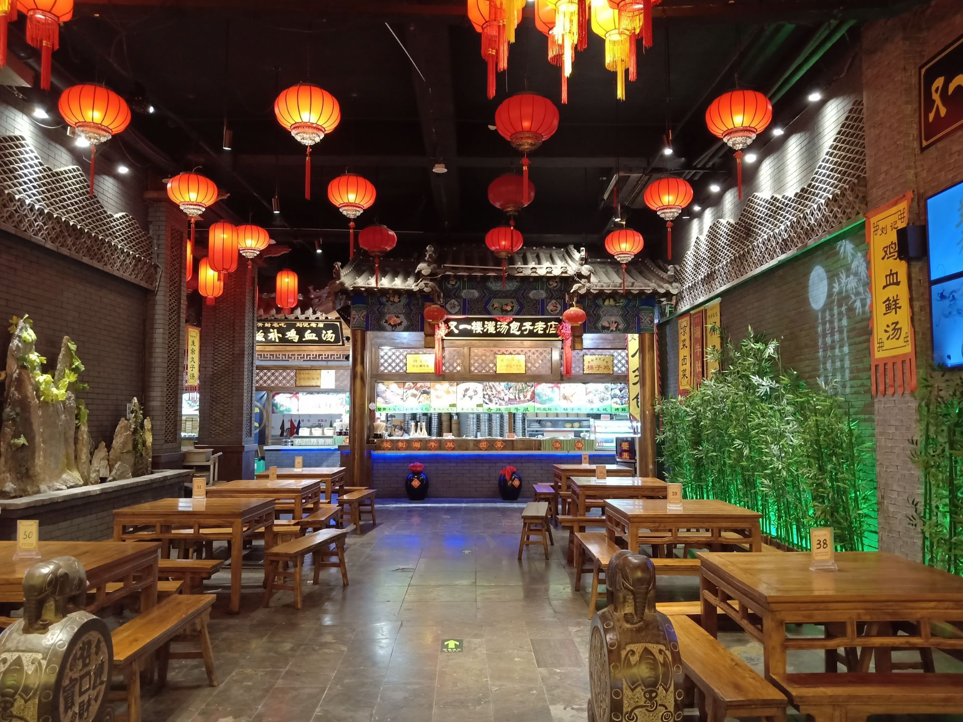 旅行达人推荐! 中国最有名的10条美食街, 去过5个算你赢!|云南|美食|美食街_新浪新闻