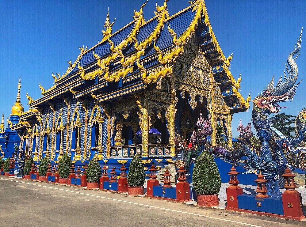蓝庙泰国清迈危险吗是真的吗_【寺庙届的一朵奇葩,深邃又凝重的泰国蓝庙】