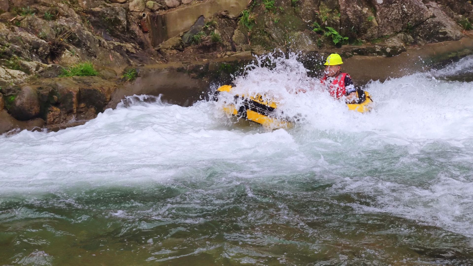 南昆山川龙峡漂流