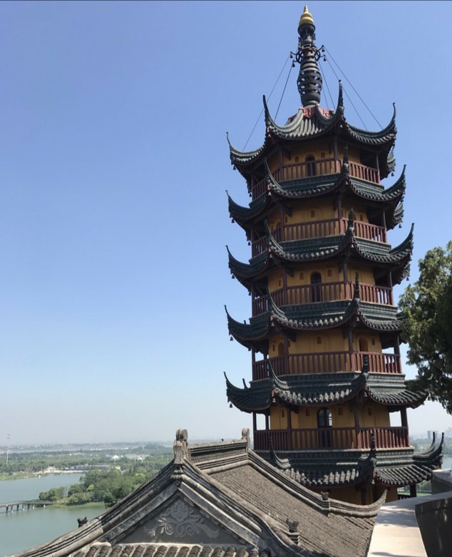 慈寿塔,又叫金山塔,位于江苏镇江市金山寺内,原是为纪念慈禧太后的