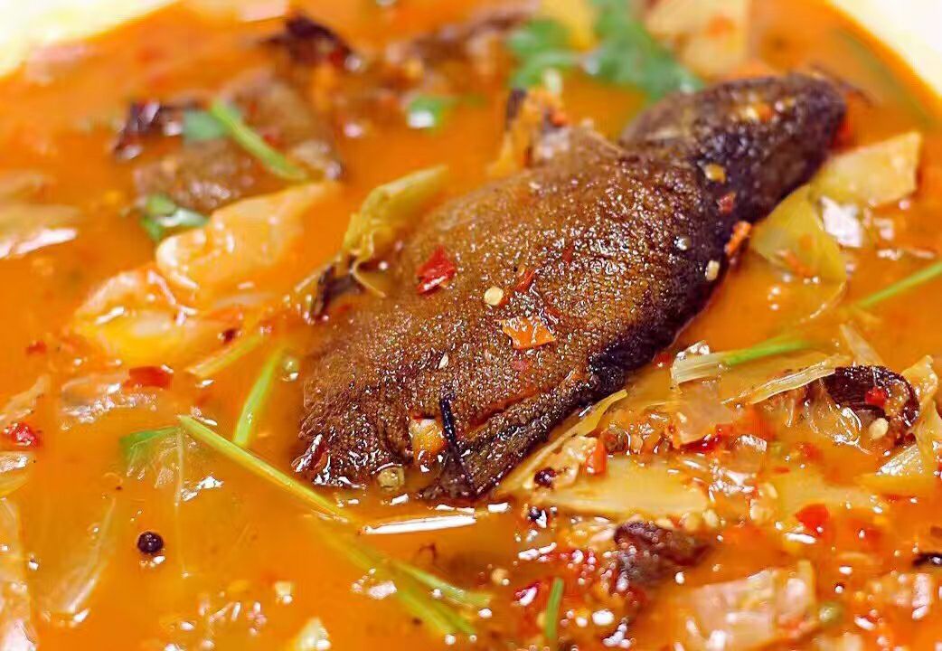 攀枝花的宋艳华餐厅从来没有让我失望过,来,我们吃一条爬沙虫,很多