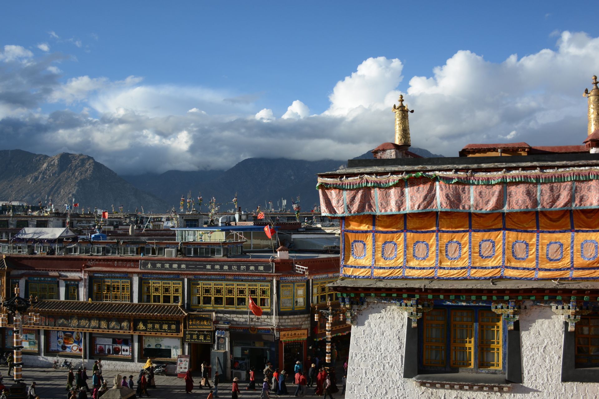 2023西藏和平解放纪念碑游玩攻略,...是，十一当天在广场上举行...【去哪儿攻略】