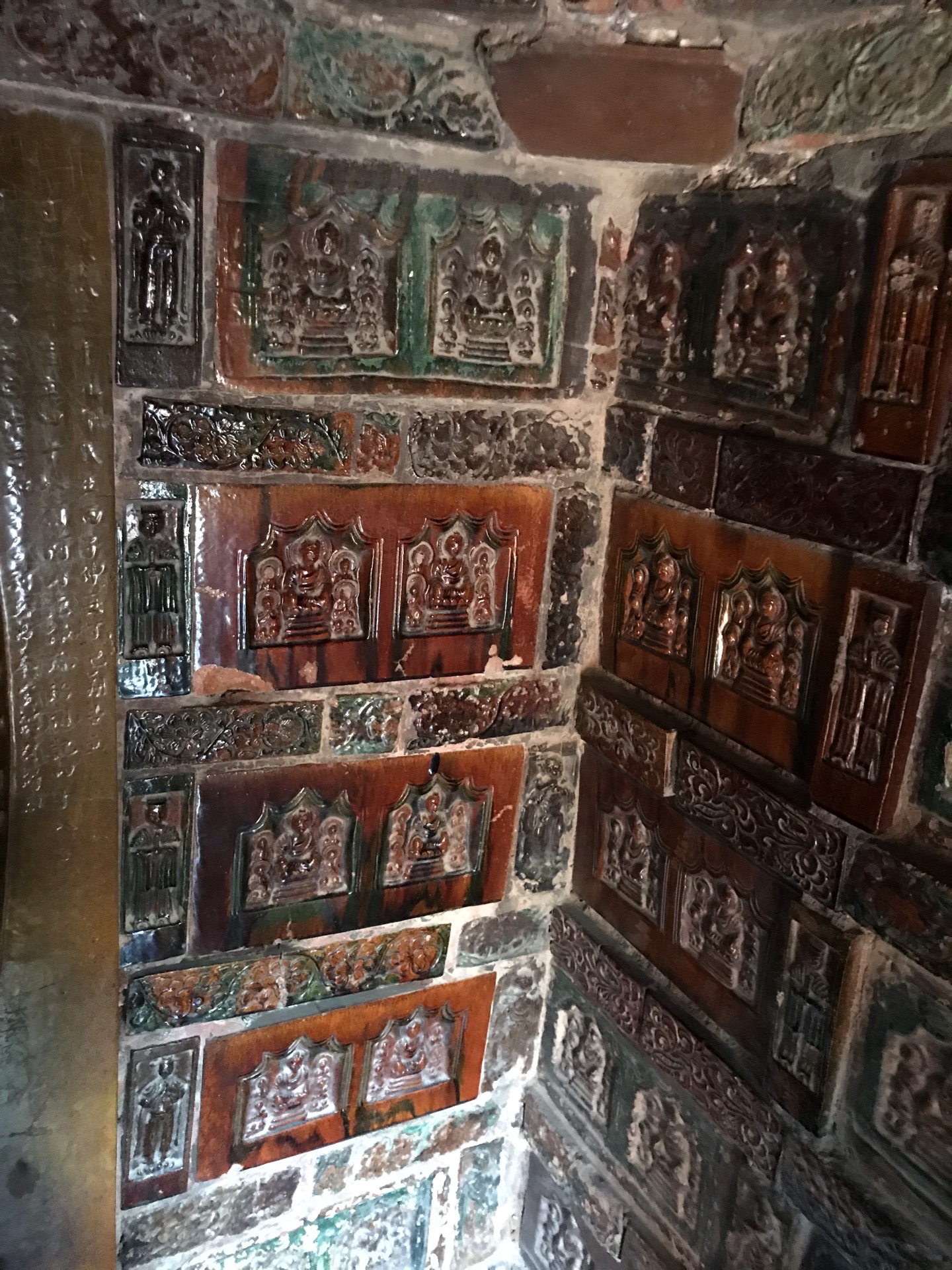 开封铁塔位于开封市北门大街铁塔公园内,铁塔高55.88米,八角十三层