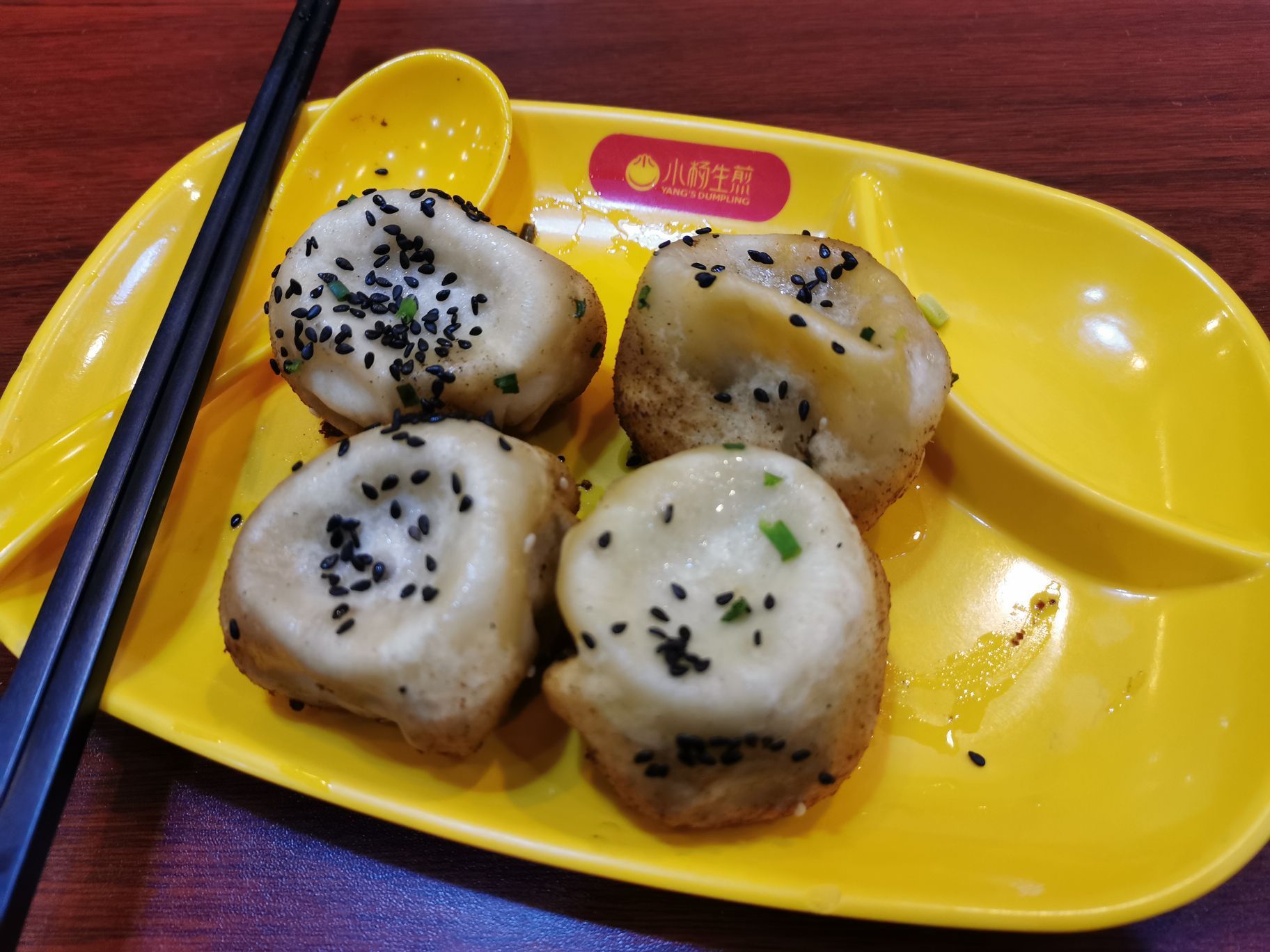 生煎靠着搞活动买了蟹粉的果然满满的蟹粉在里面非常鲜美下次搞活动还