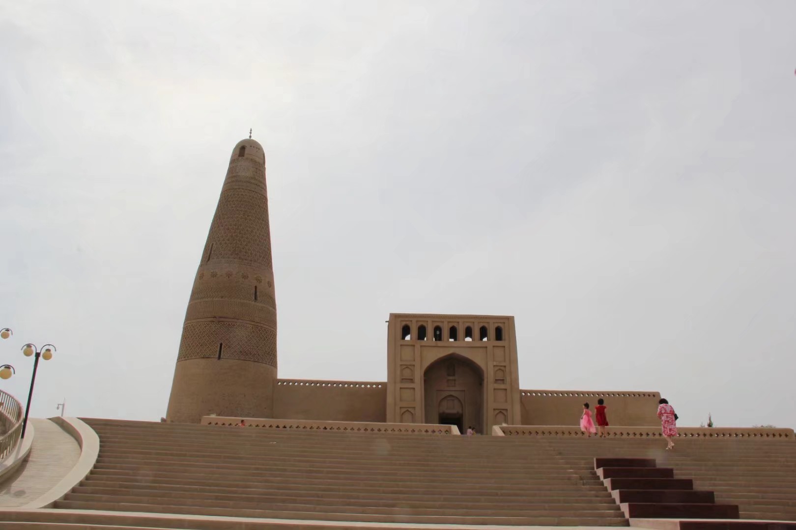 新疆有座高40米的古塔,屹立200年不倒,就藏在吐鲁番市区|古塔|苏公塔|吐鲁番_新浪新闻