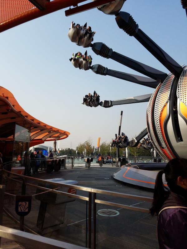 【携程攻略】迪士尼度假区明日世界景点,迪士尼的明日世界,非常得漂亮