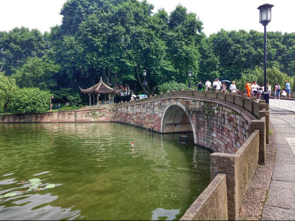 欲把西湖比西子,淡妆浓抹总相宜