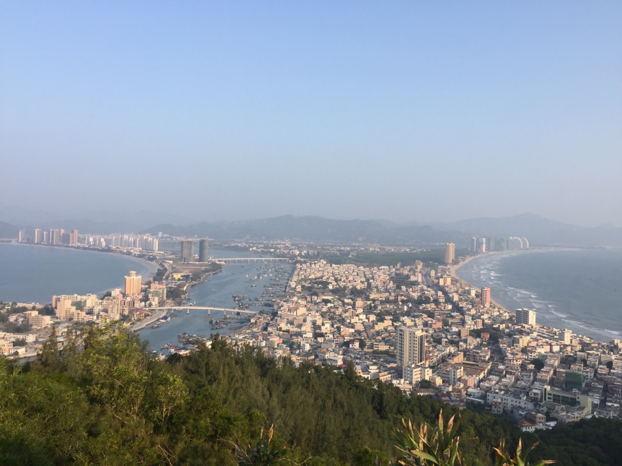 惠州雙月灣景點,早上起來沿小路登上大星山觀景臺俯瞰雙月灣全景