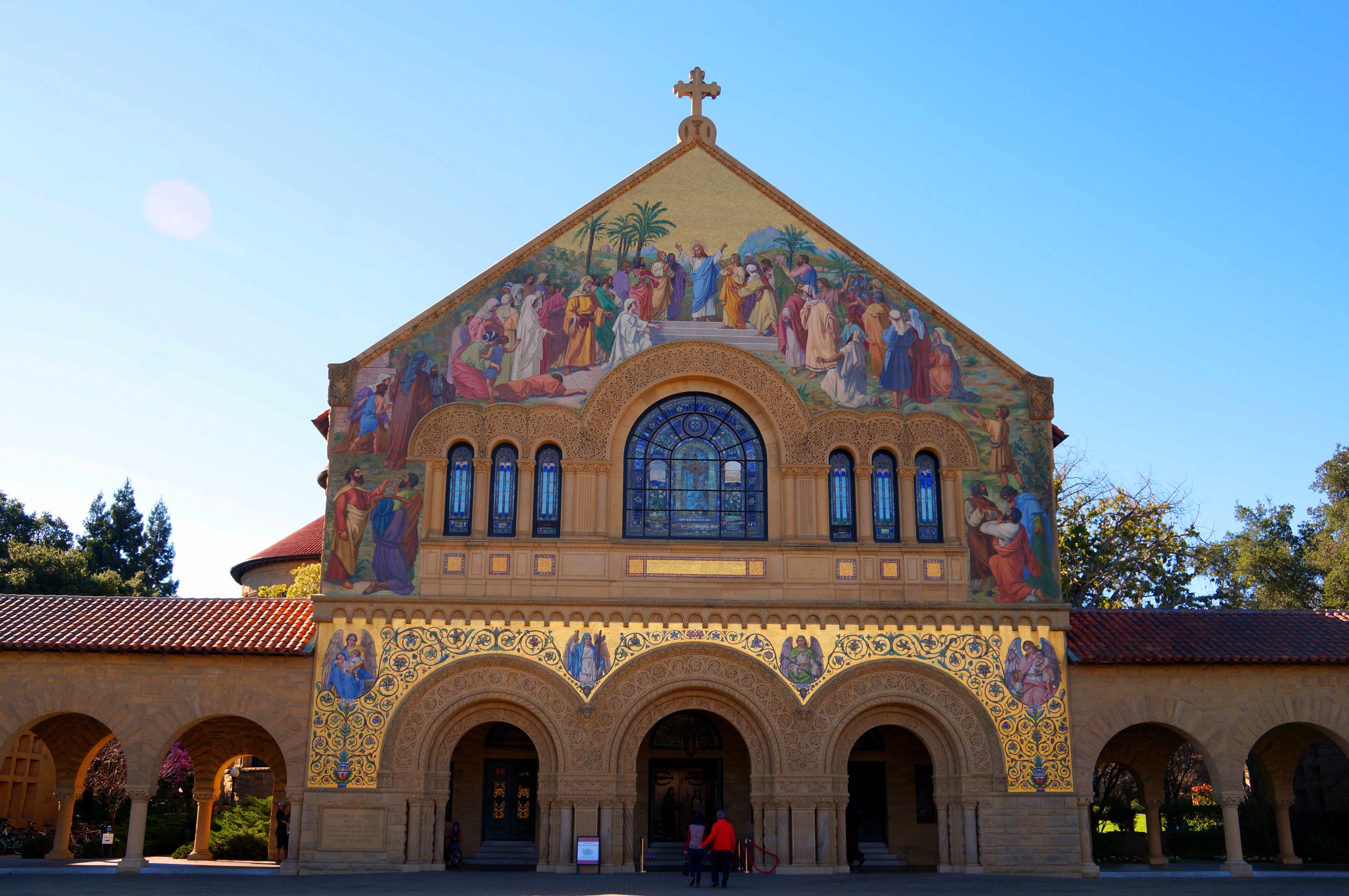 main quad 
斯坦福的主要部分,在它的四周,商学院,地
