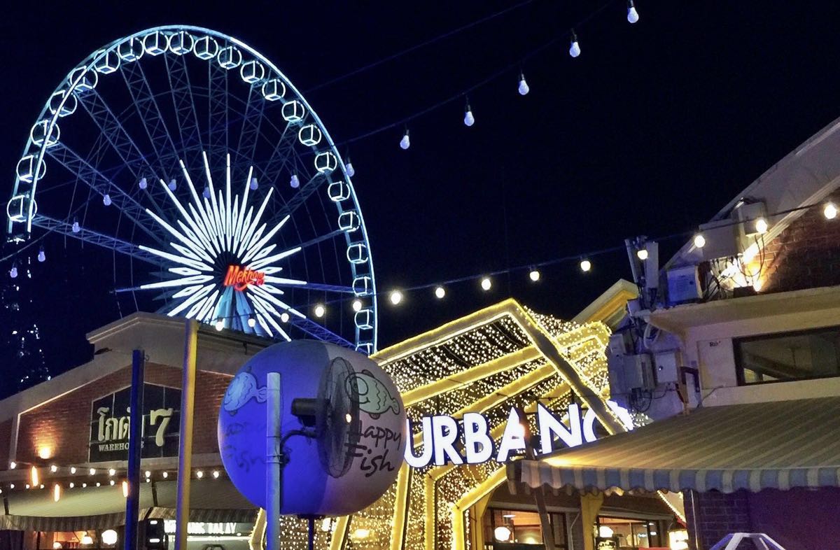 曼谷夜市摩天轮