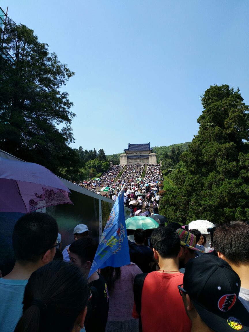 【携程攻略】南京中山陵园风景区景点,免费的,五一去的,人实在是太多