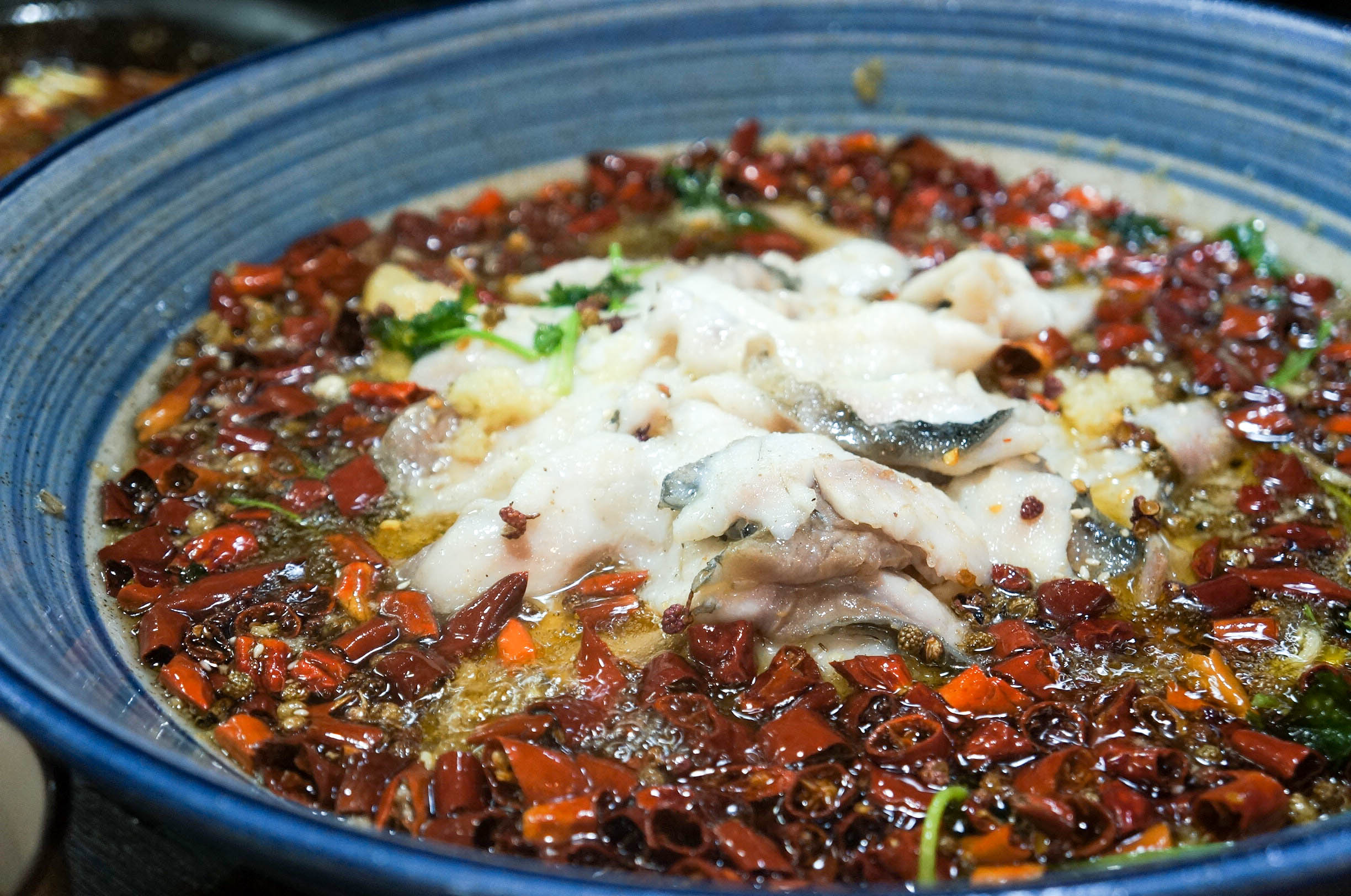 2022莎姐小厨(中华城店)美食餐厅,沸腾鱼 上桌时,那红滚滚的辣...【去