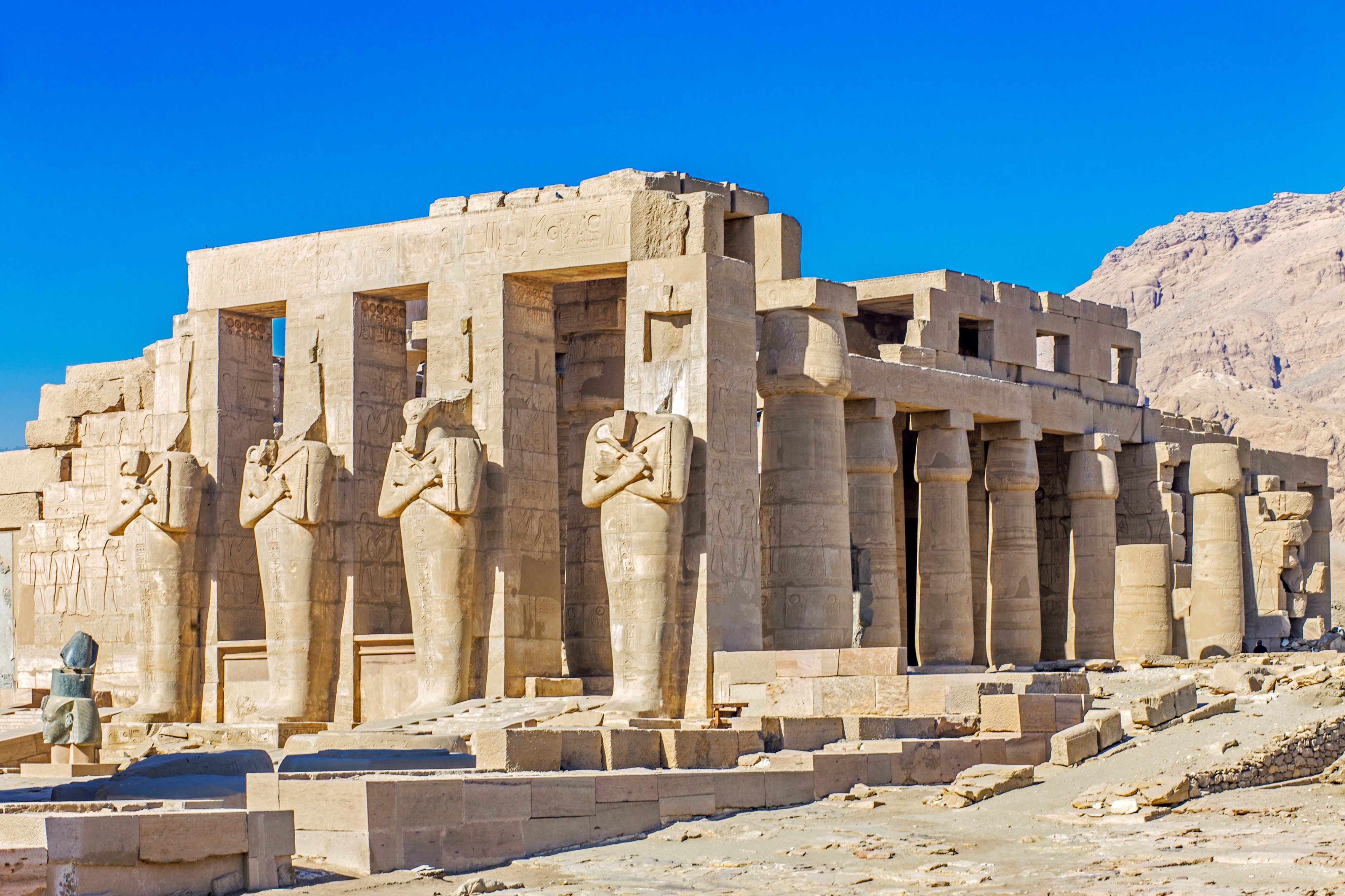 ramesseum (mortuary temple of ramses ii)