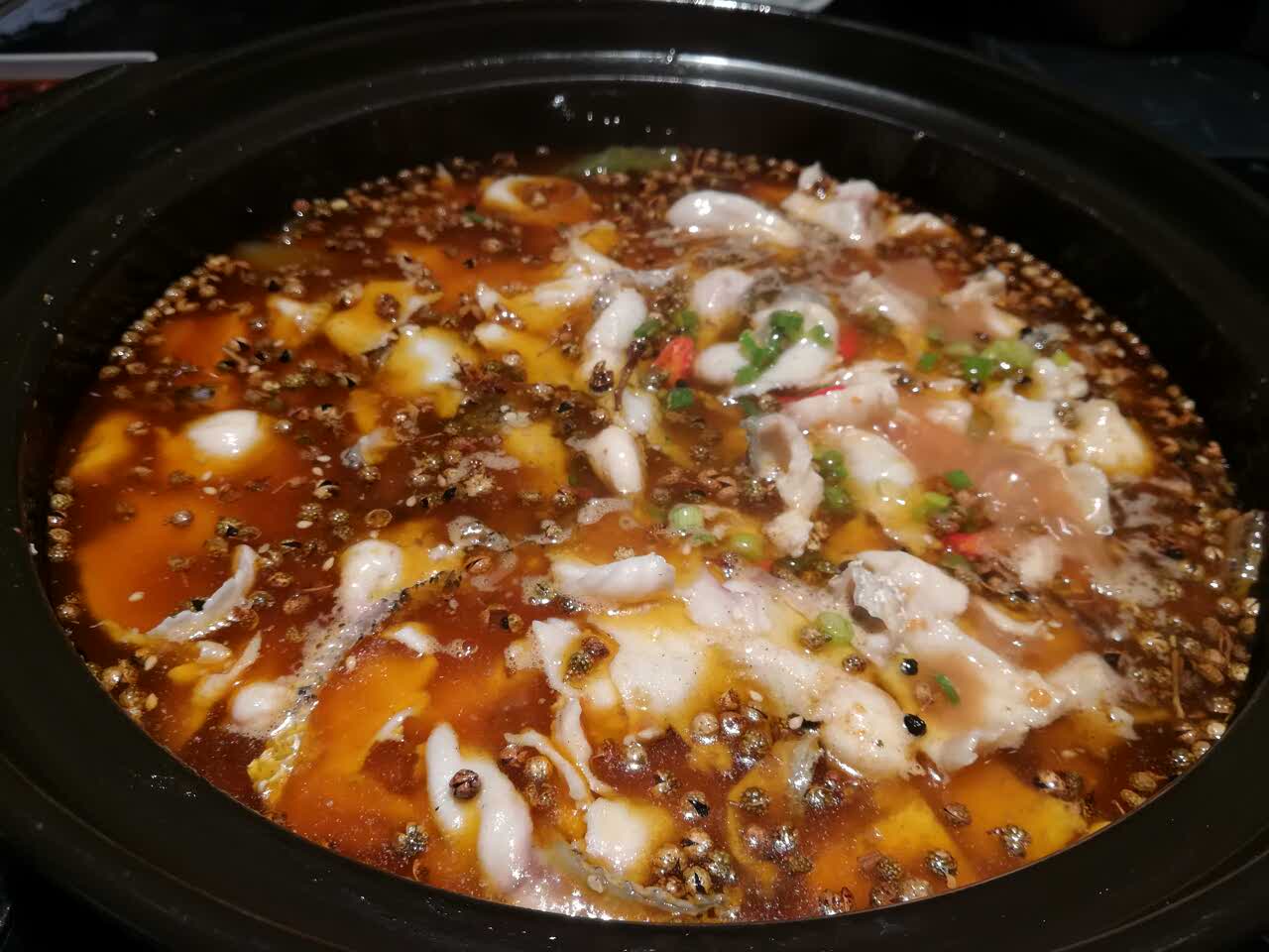 椒麻黑鱼煲,很香,也不会太辣,味道超赞.