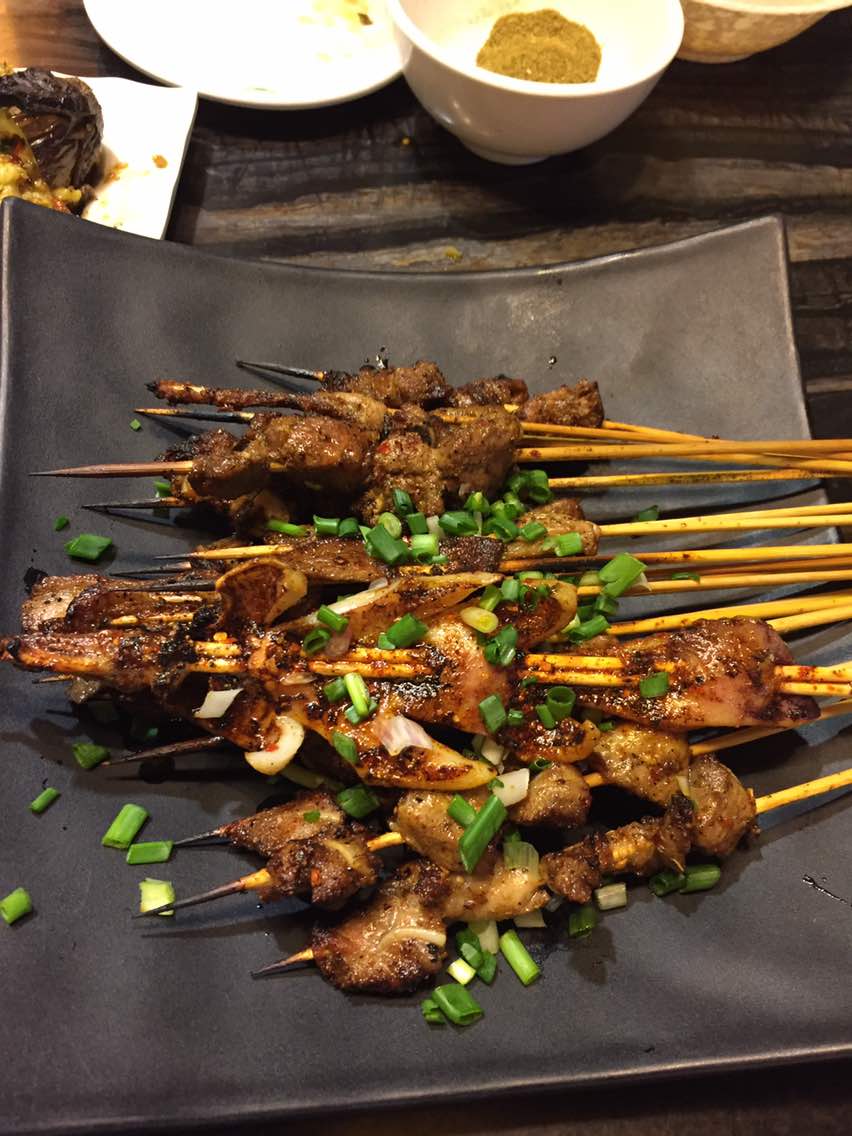 2022刘明记乐山烧烤(交大店)美食餐厅,感觉五花肉,脆骨和茄子不错... 