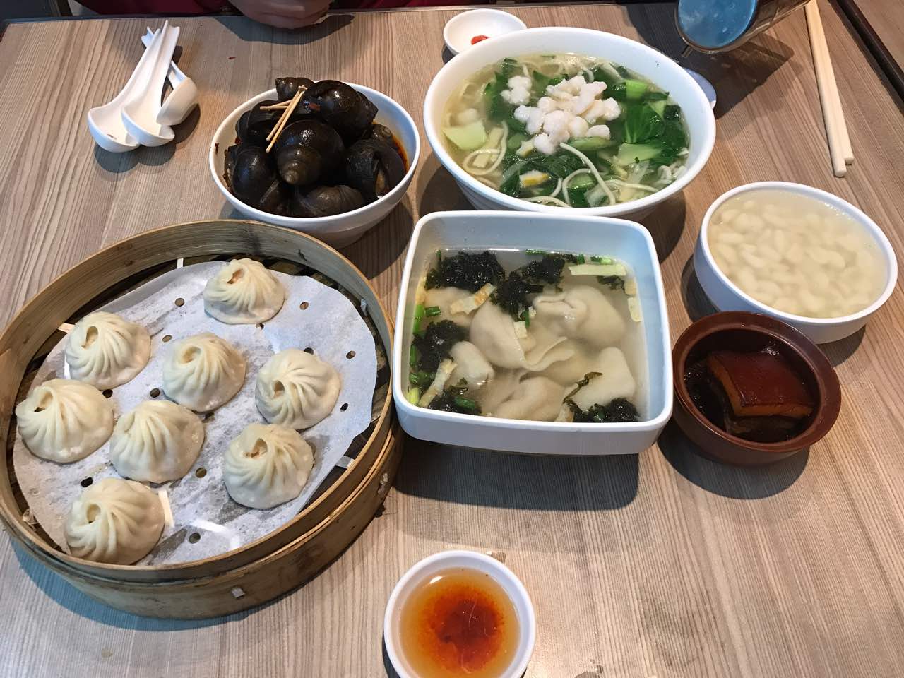 味道还是不错的,来杭州就得去尝尝知味观的小吃的味道