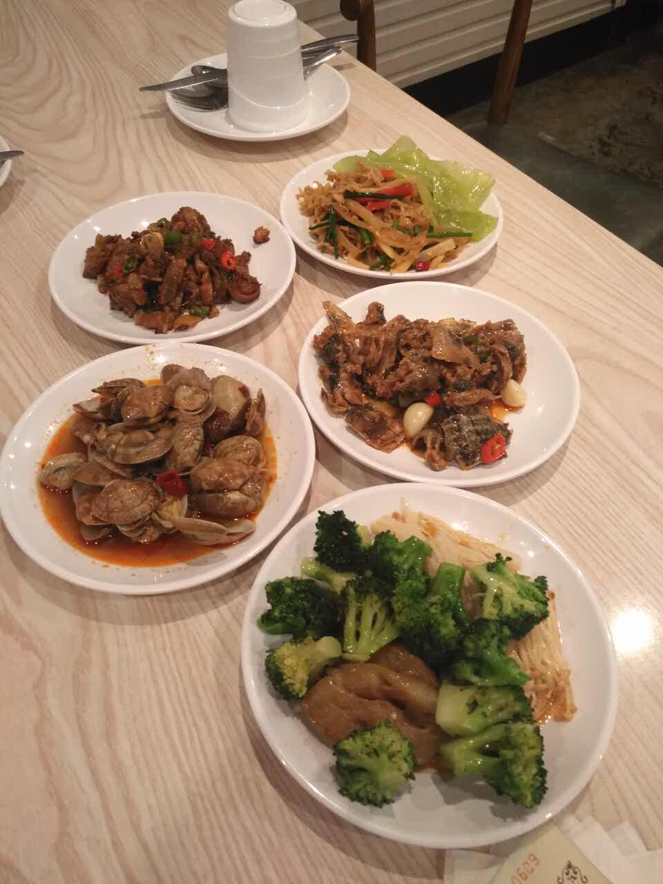 海吃海喝快乐自助餐厅