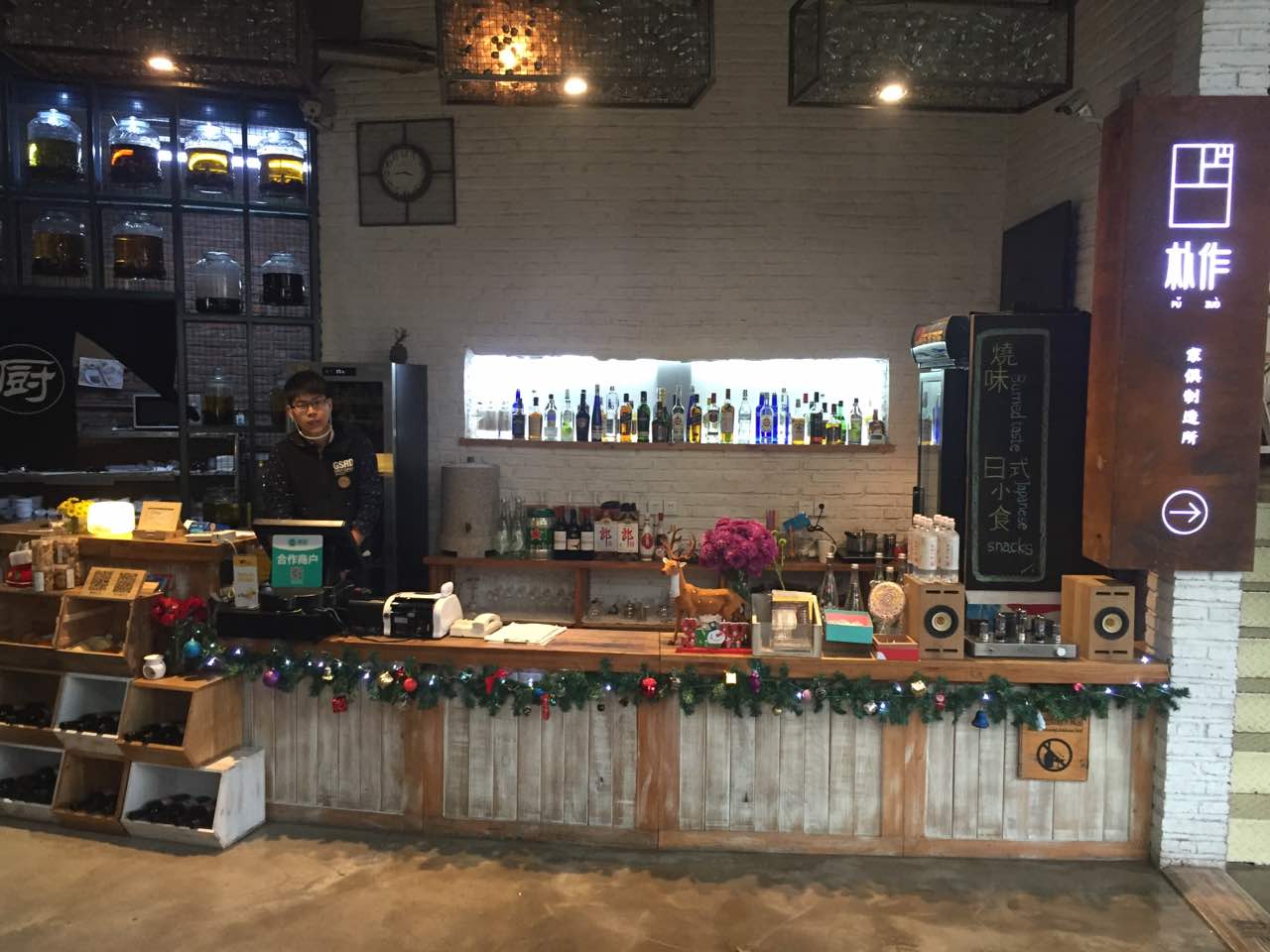 2021水边 美食餐厅,都不错,进店就感觉圣诞节越. 【去哪儿攻略】