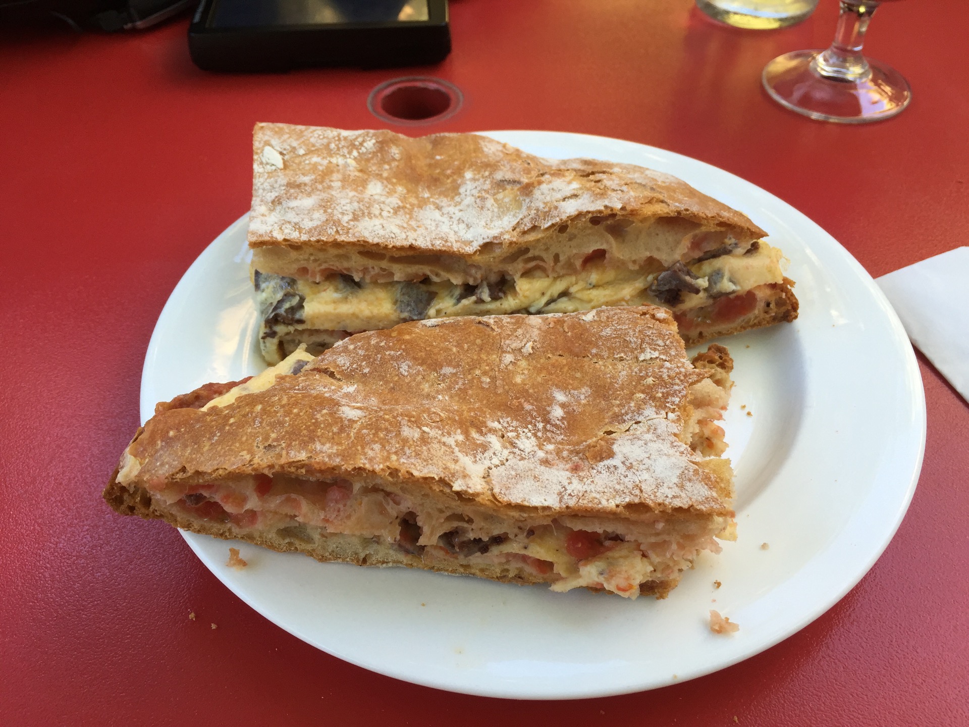 bocadillos con pan de coca buenisimos, tortillas de todo lo que