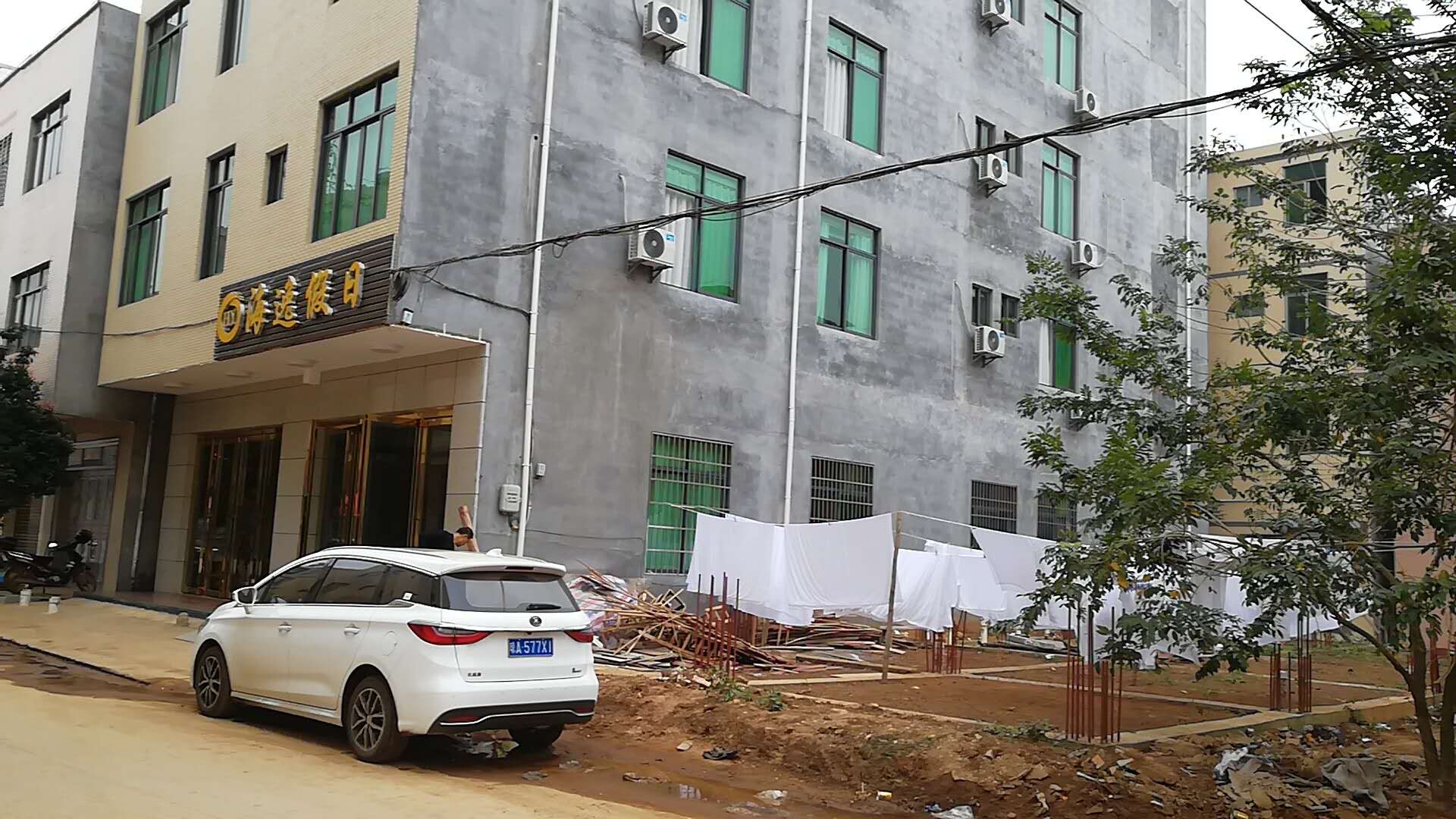 海口海逸假日酒店#新装修的 里面有甲醛味道吧