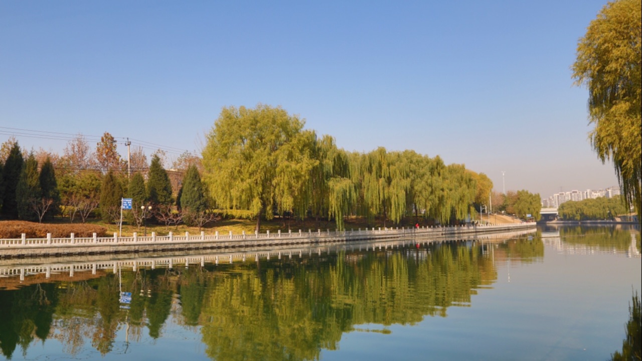 南长河公园东起西三环西至蓝靛厂南路是北京市为民打造的休闲娱乐开放