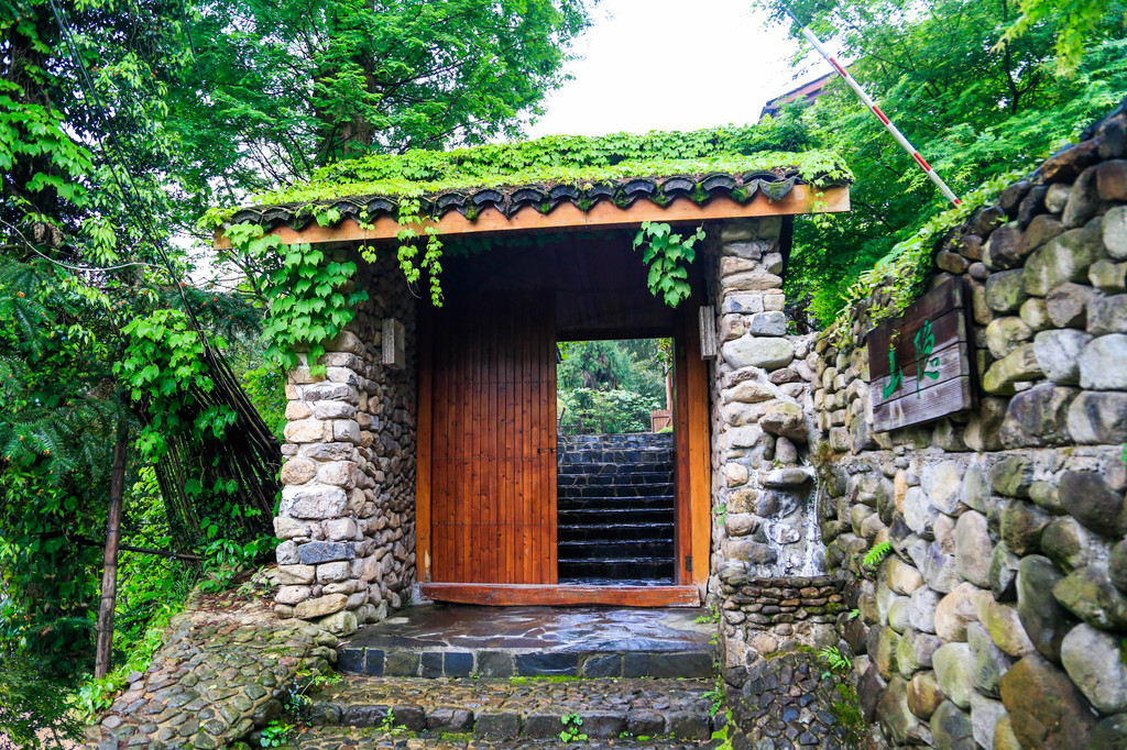 大山深处的世外桃园,莫干山村暖隐莫干