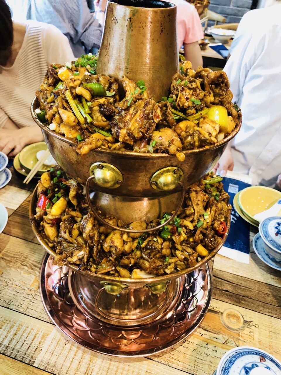 老城区碳火牛蛙锅