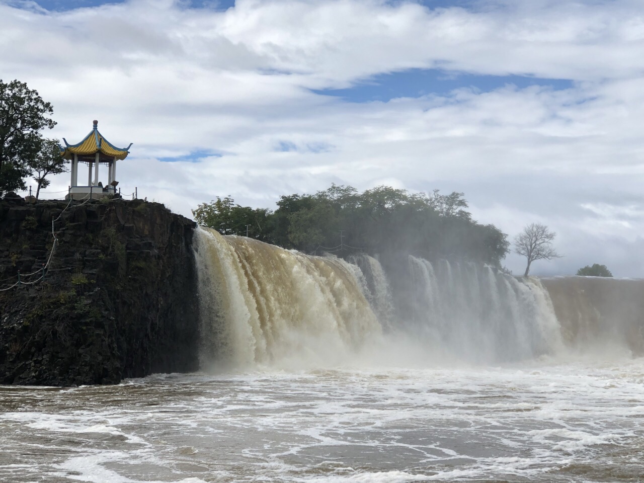 吊水楼瀑布