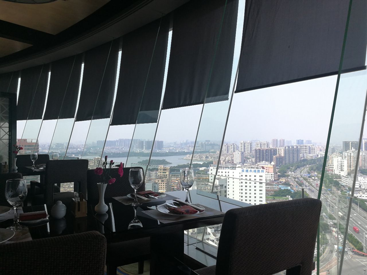 旋转餐厅多久转一圈,惠州的自助餐厅,空中旋转餐厅_大山谷图库