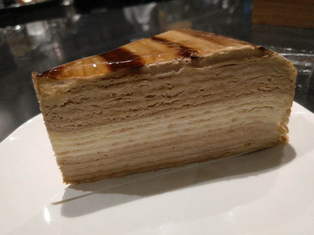 新品星巴克咖啡千层蛋糕颜值就很赞咖啡色流光幻影千层蛋糕也分了3不