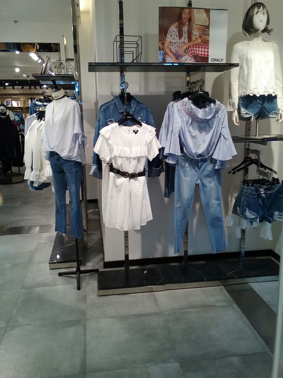 【携程攻略】重庆only(新世纪百货店)购物,这个品牌的女装店遍及国内