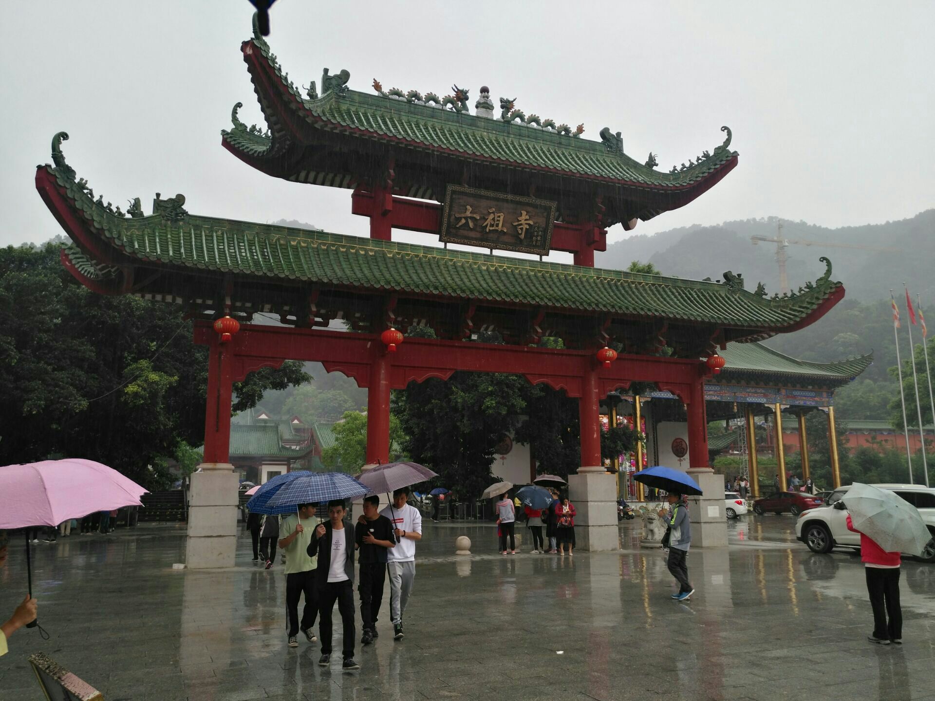 六祖寺位于广东四会市内,原寺始建于唐代,距今已有一千三百多年有历史