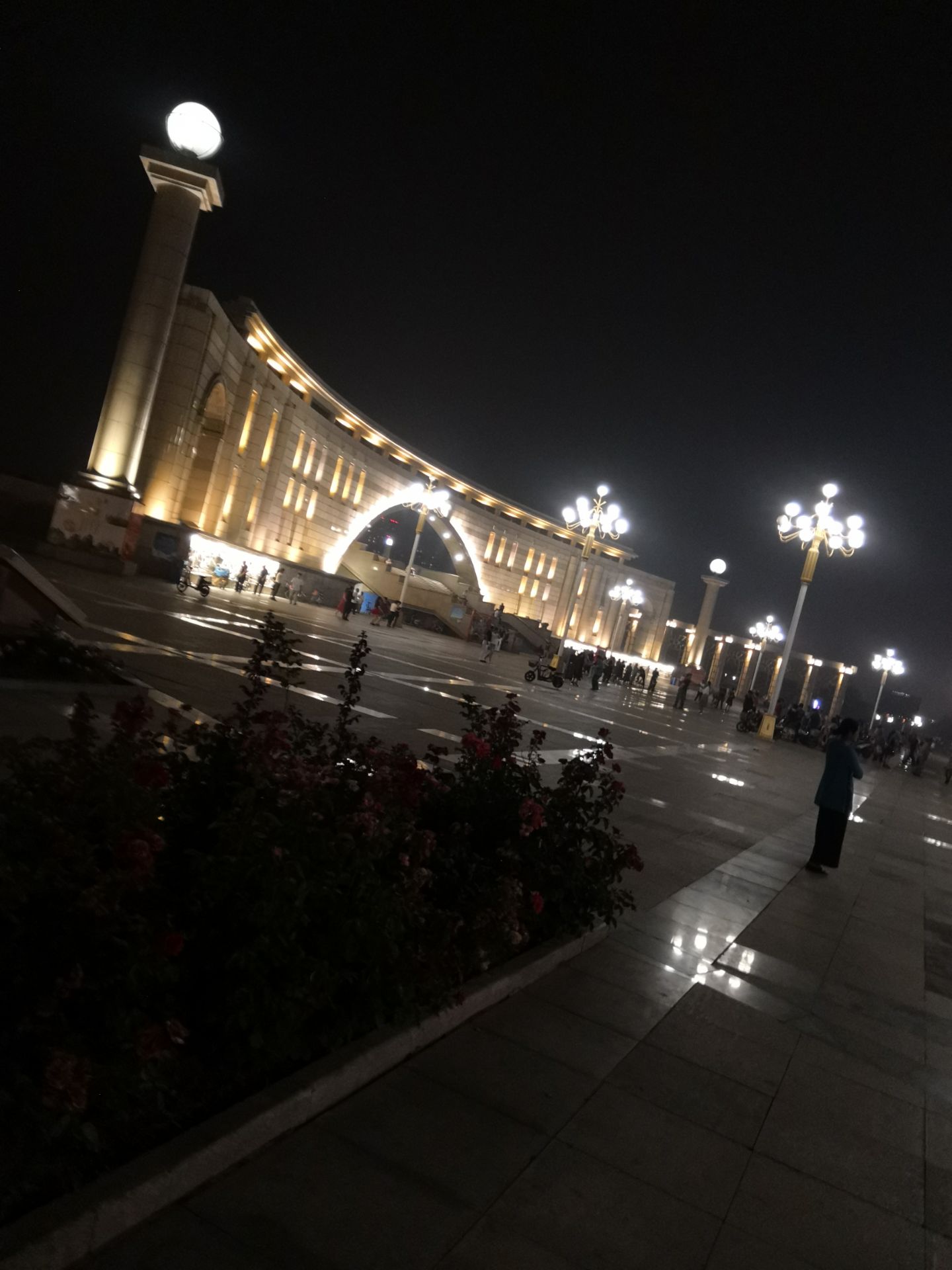 天津汉沽滨河世纪广场  直线距离353m