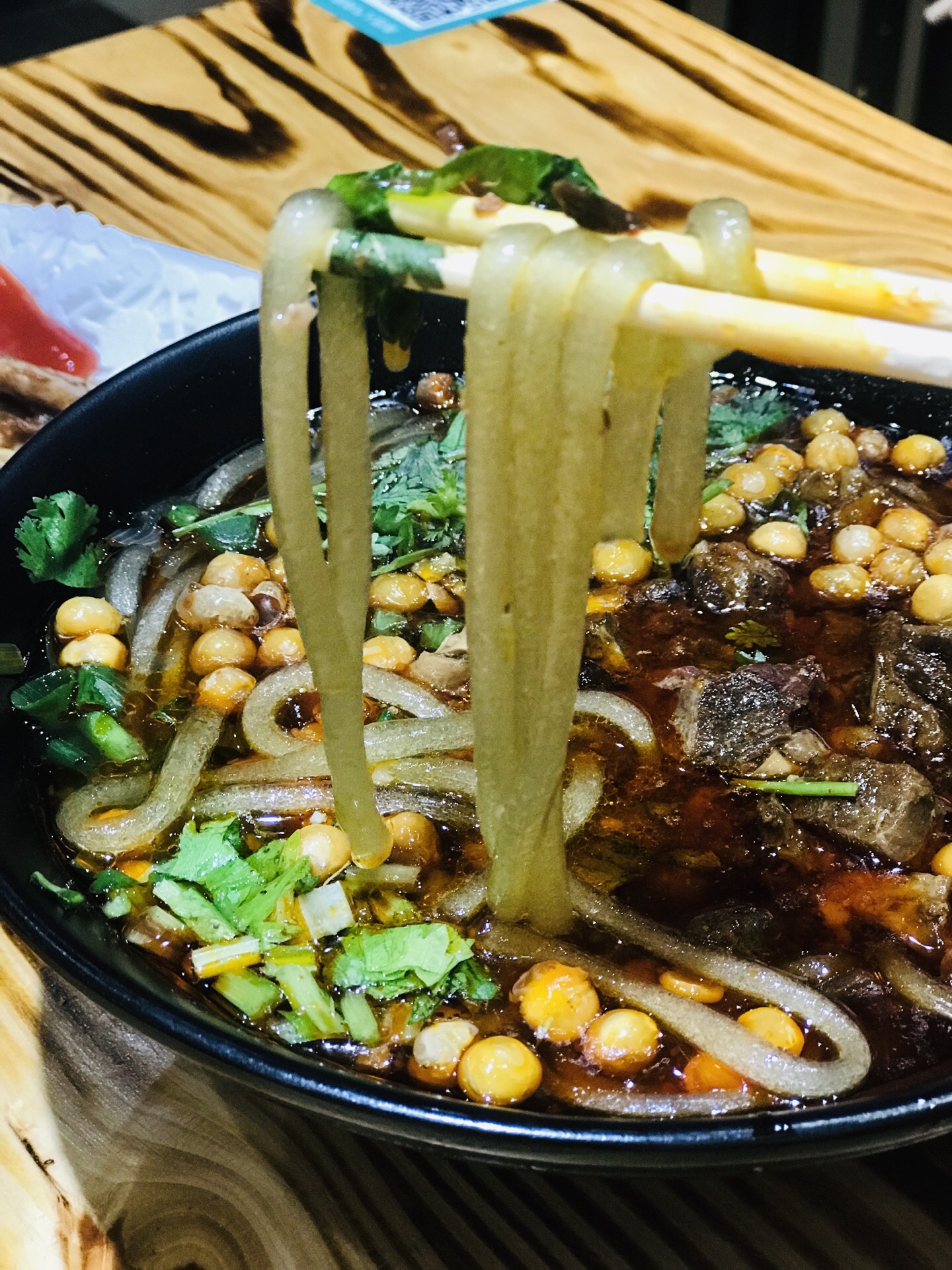 【张老汉手工酸辣粉】位于鼓浪屿龙头路上,从钢琴码头上岛后,往蜡像馆