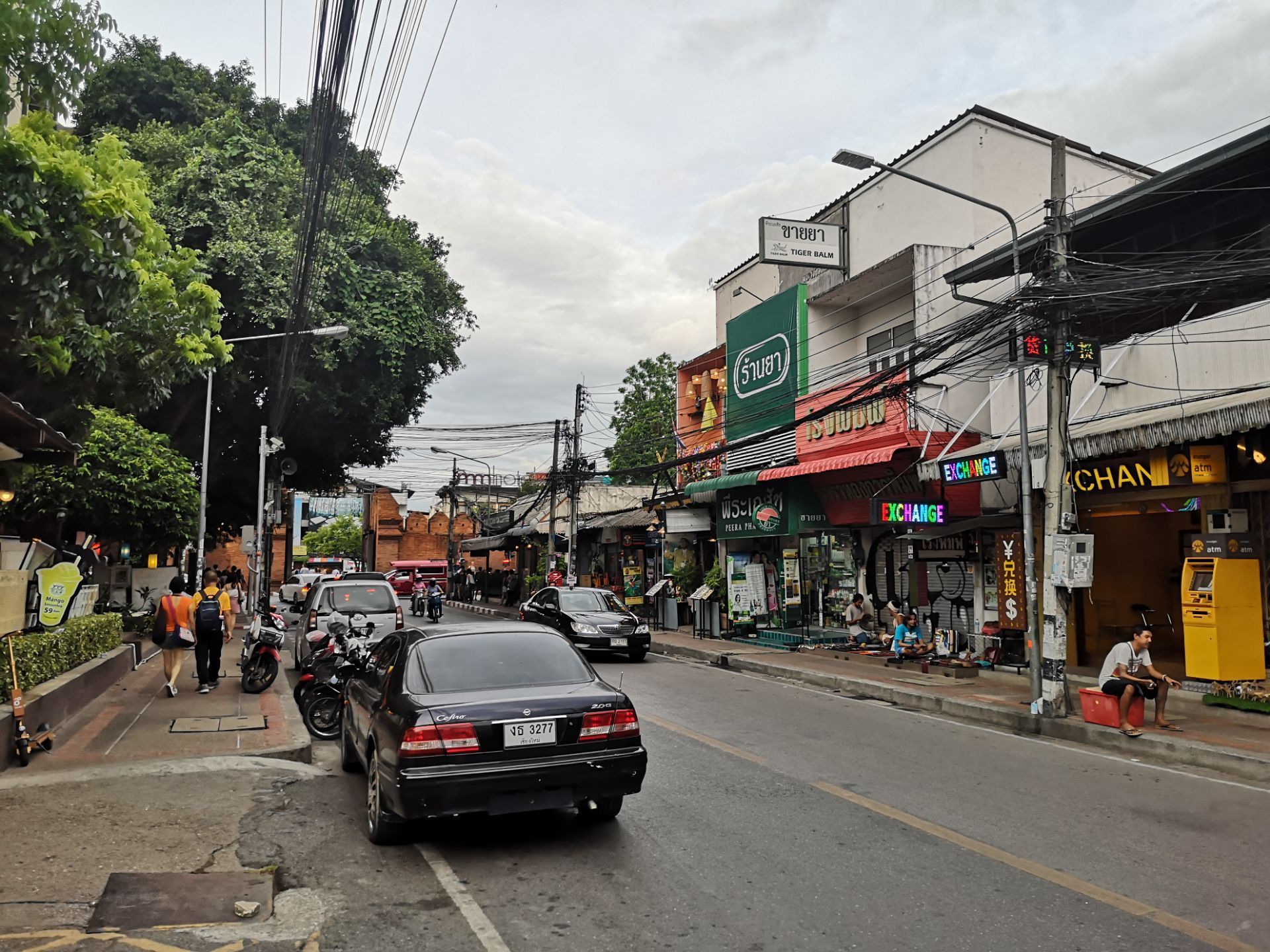 塔佩路就是从古城的中央位置一路延伸去塔佩门的那条